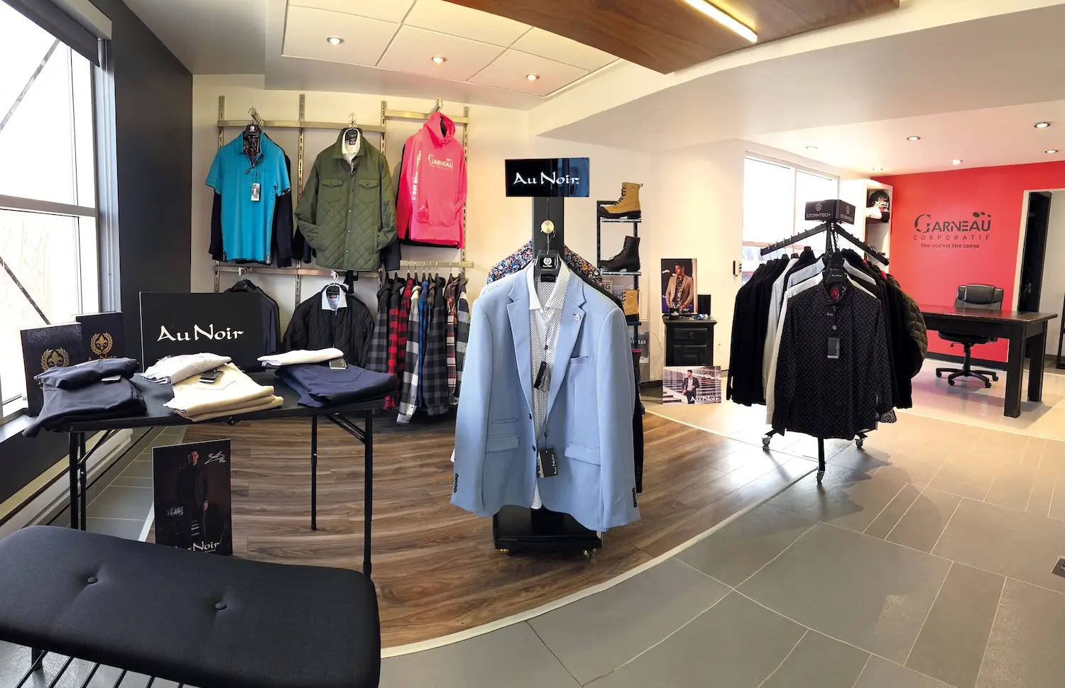 Équipe en vêtements corporatifs brodés